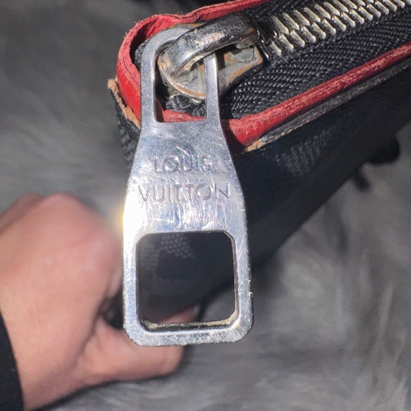 Louis Vuitton Damier Graphite Wallet with Classic Checkerboard Design - Picture 5 of 11